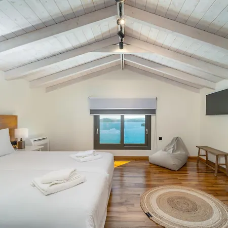 Smirties Nydri (Lefkada)