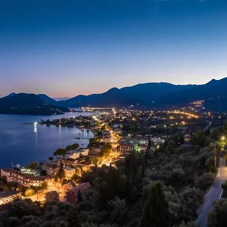 Smirties Willa Nydri (Lefkada)