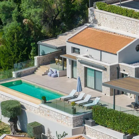 Smirties Nydri (Lefkada)