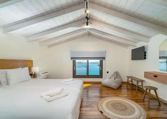 Smirties Nydri (Lefkada)